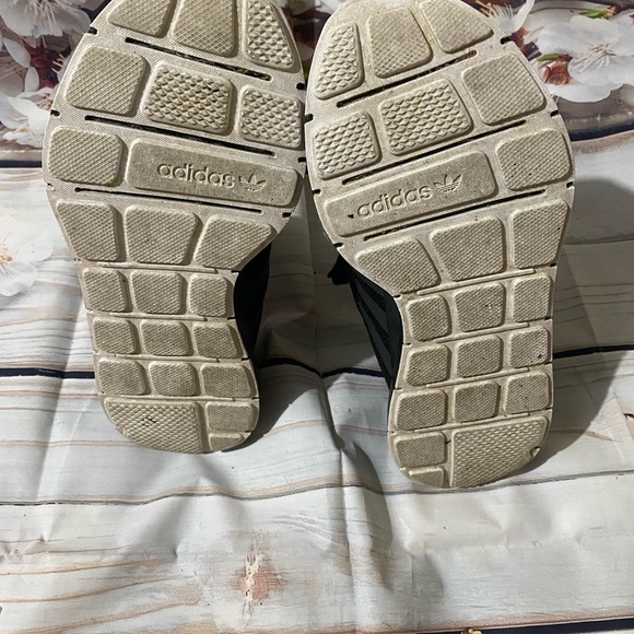 Women Adidas Swift Run - Picture 6 of 6